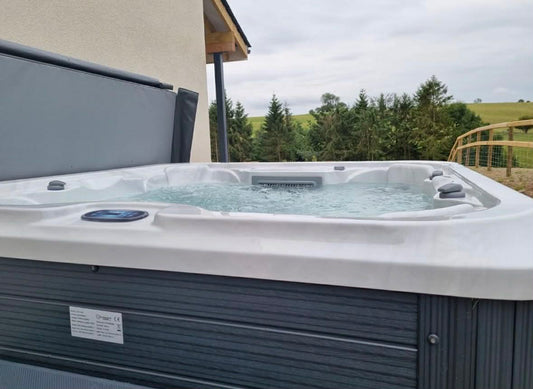 Sunbeach 5 Seat - HSG282 Compliant hot tub for Holiday Accommodation