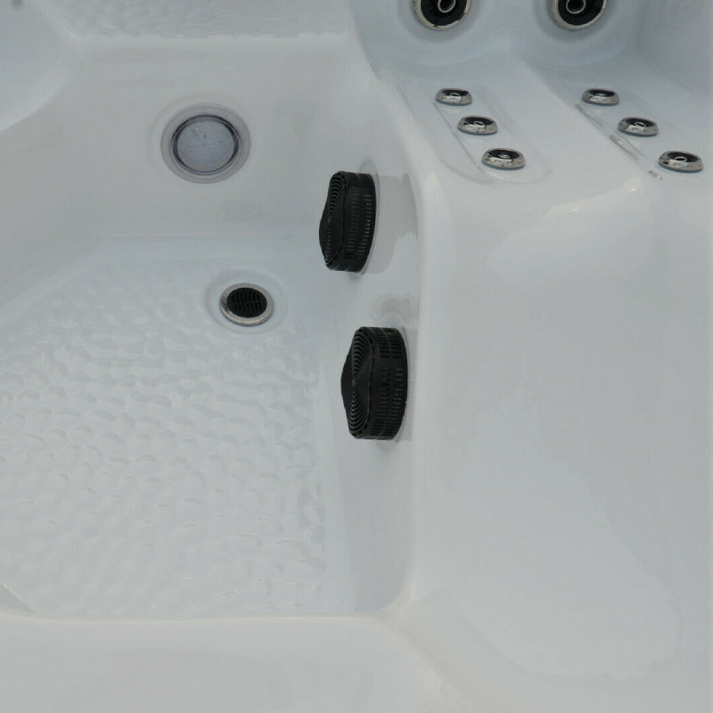 Makadi Bay 5 seat hot tub