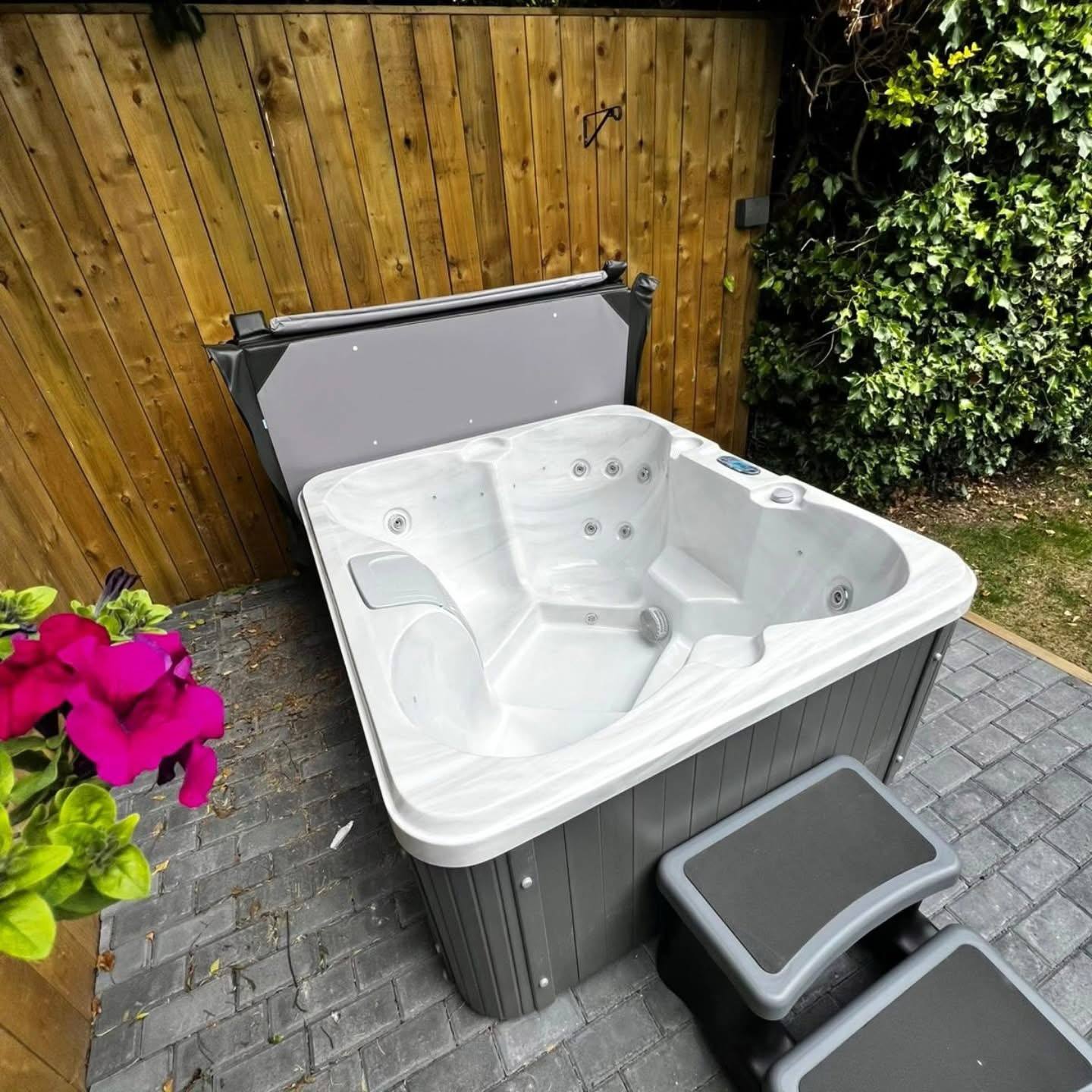 Coral 4 seater 13Amp plug and play hot tub