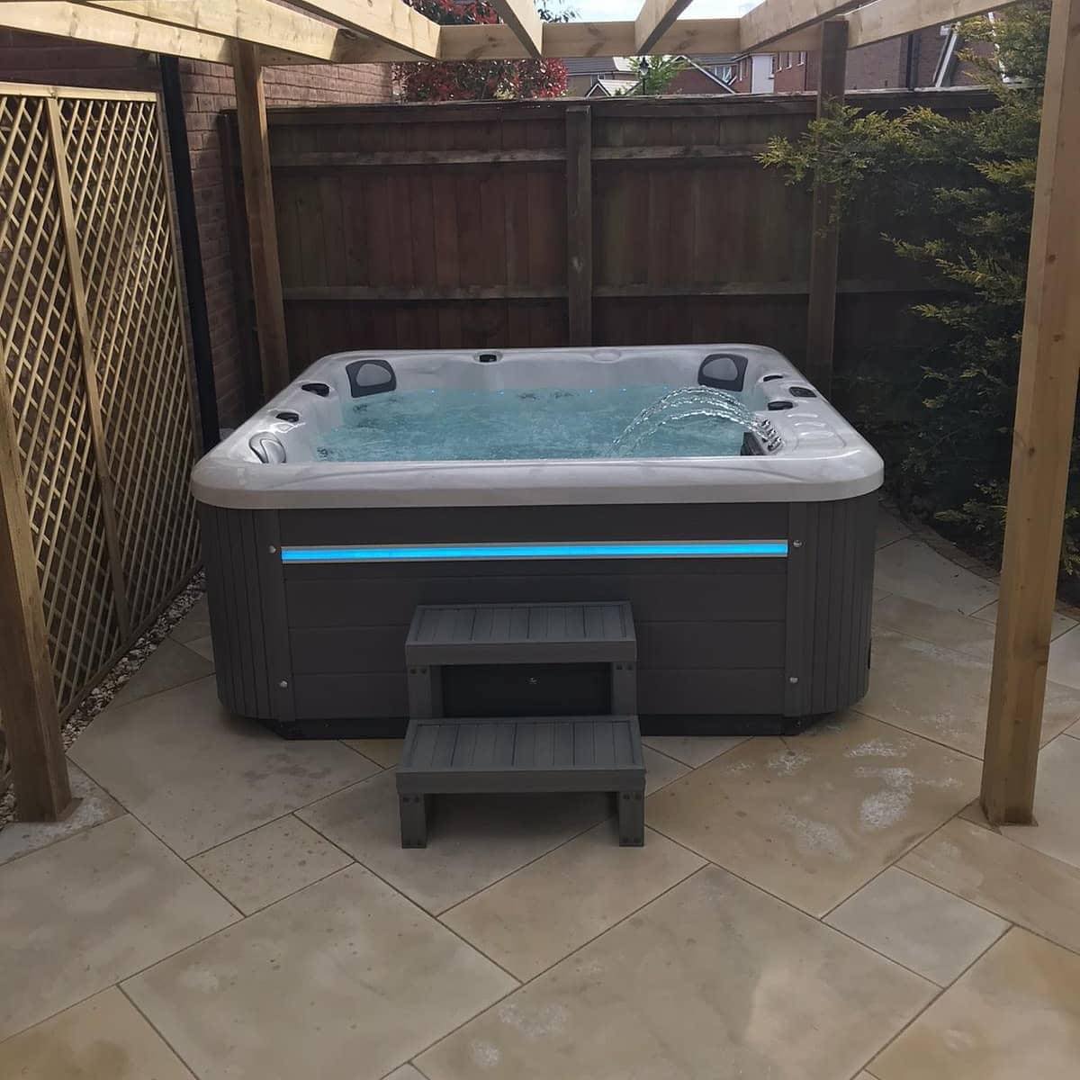 Spritz + 6 seater 1 lounger