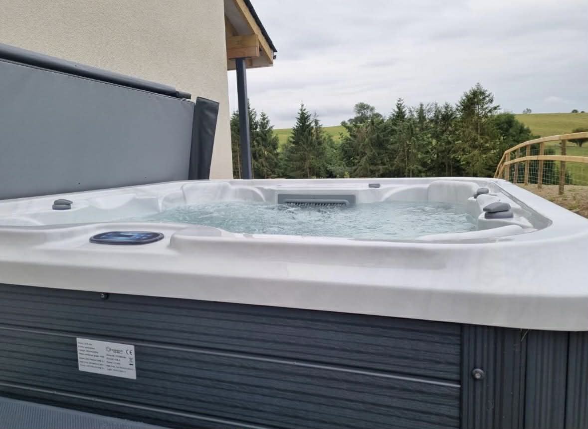 Sunbeach 5 Seat -  HSG282 Compliant hot tub for Holiday Accommodation