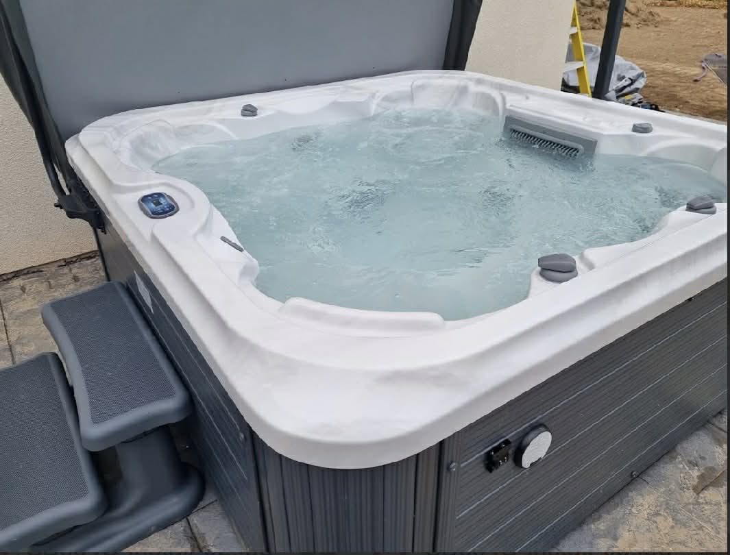 Sunbeach 5 Seat -  HSG282 Compliant hot tub for Holiday Accommodation