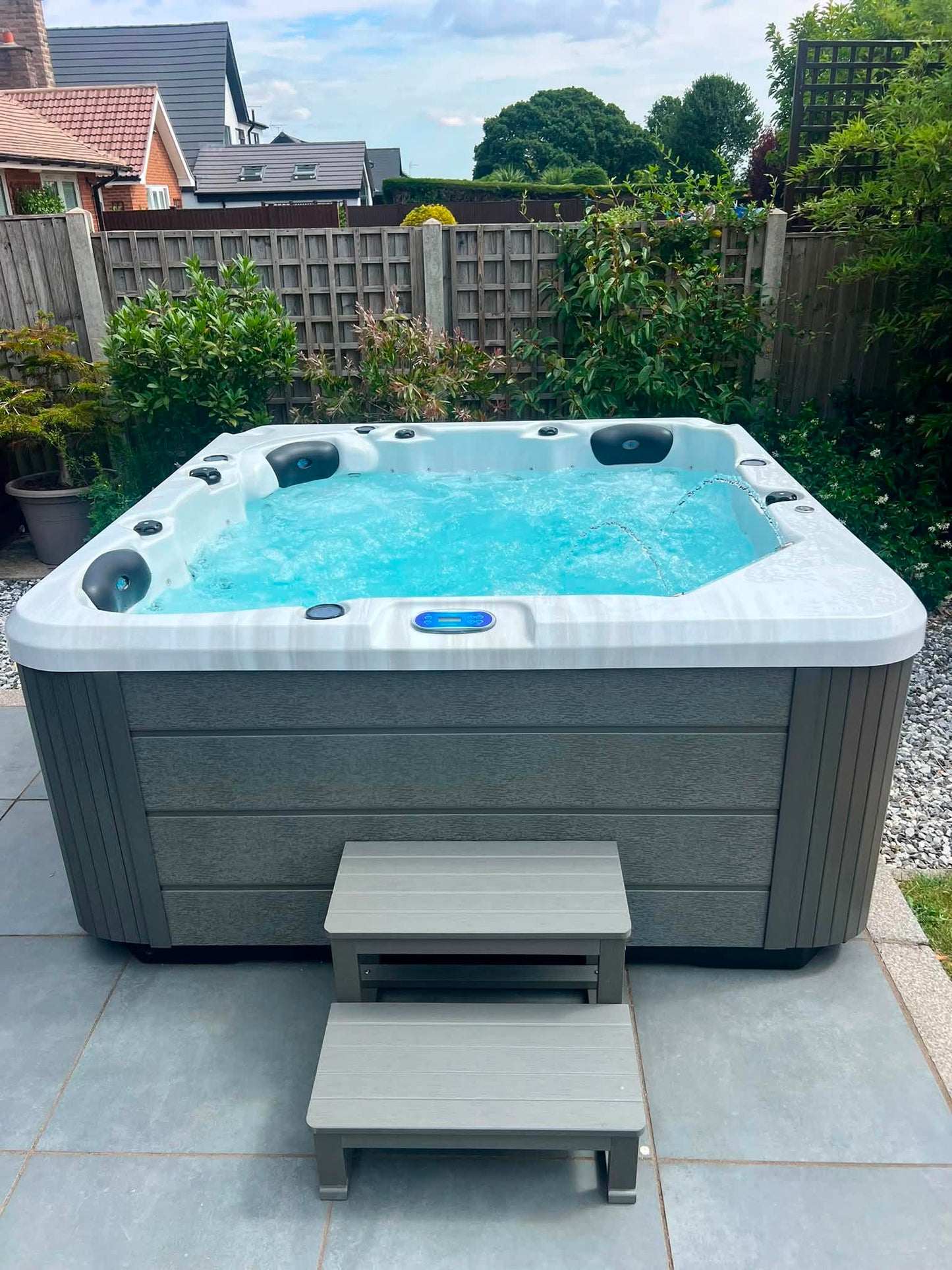 The Refresh + 6 person hot tub