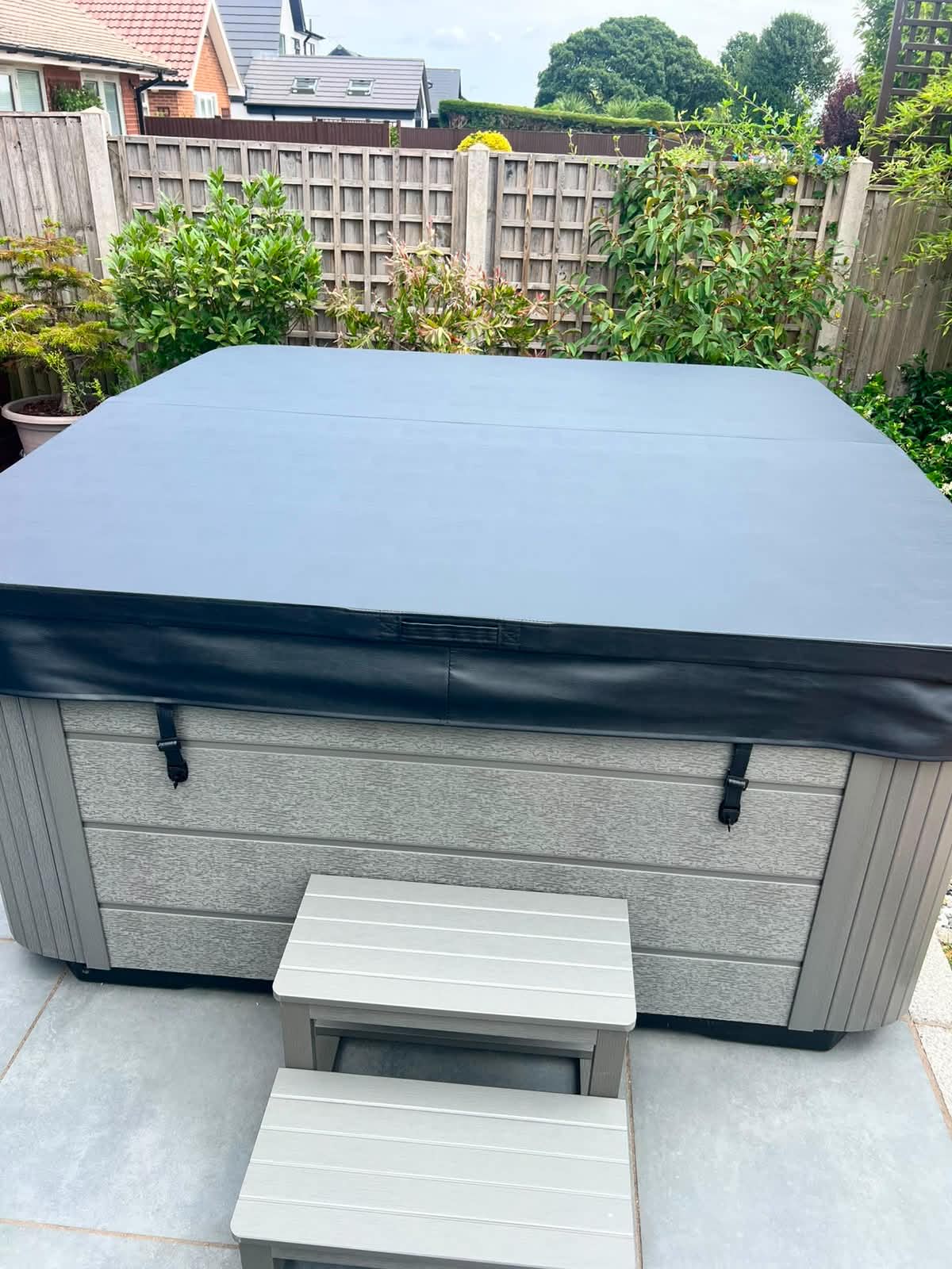 The Happy + Luxury 5 person hot tub