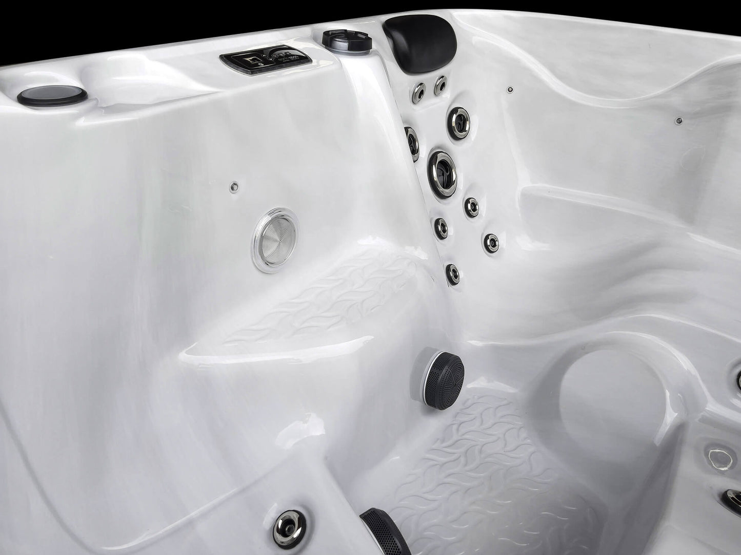 EarthSpas Kouri – Compact Luxury Dual‑Lounge Hot Tub Big relaxation, perfect for smaller gardens