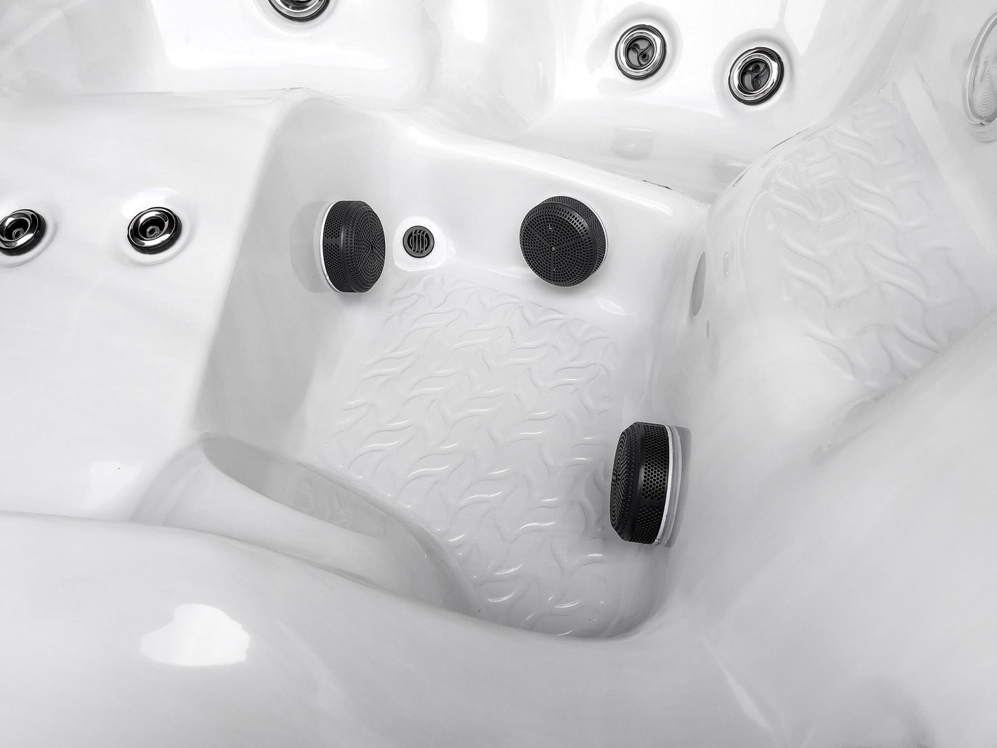 EarthSpas Kouri – Compact Luxury Dual‑Lounge Hot Tub Big relaxation, perfect for smaller gardens
