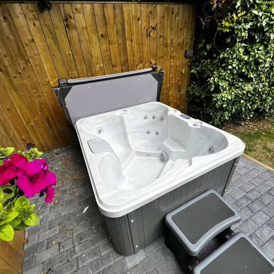 Coral 4 seater 13Amp plug and play hot tub
